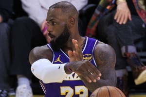 名记：詹姆斯得分上双以这种方式终结在合适不过 他做了正确判断