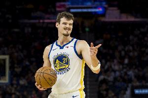 挺不错了！波斯特8中4得到10分3板4助 三分4中2