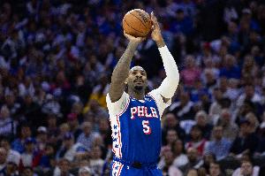 这不是常规武器！德拉蒙德底角三分自信出手 但这次偏到离谱