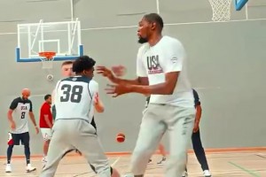 KD在勇士夺冠有含金量吗？杨毅：若没去勇，他就和登威是一级别