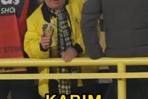 老伙计依旧充满激情啊！阿德耶米成中老年球迷的偶像了！