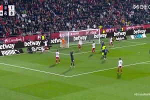 皇马1-1扳平！维尼修斯左路强突造点，姆巴佩主罚命中