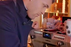 手法娴熟！看劳塔罗冲泡阿根廷国民饮品马黛茶