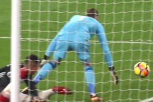 2017年，德赫亚在对阵阿森纳时， 贡献的14次扑救