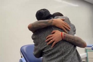 辛苦了伙计们！孙兴慜赛后与罗梅罗和理查利森叙旧！