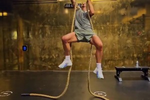 “上帝”的攀爬？！伊布晒出自己的健身视频，这臂力是真猛！