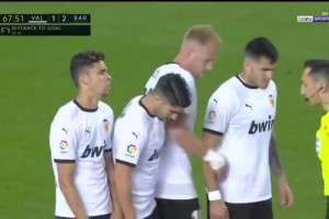 解说肺活量挺好！名场面：梅西经典的“禁区外点球”！