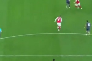 国外枪迷：为什么厄德高没传球给约克雷斯？