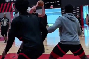 申京和阿门在训练中的默契配合！