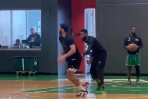 本赛季有望复出！塔图姆 已能进行一对一训练！