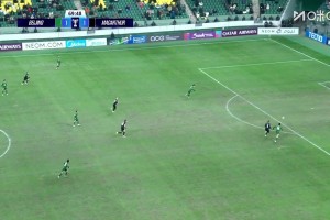 超级超级巨大失误！柏杨送点，麦克阿瑟球员主罚命中