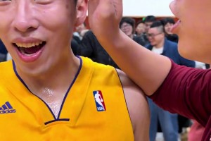 都有点水平！詹密和科密线下1v1单挑 还挺和谐