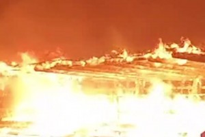 离谱！芬超球队降级，球迷直接放火焚烧球场！