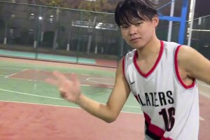 不是哥们你杨瀚林啊！国内一位爱好者模仿杨瀚森打球