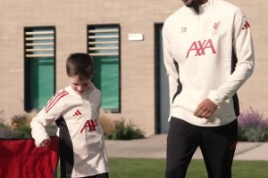 可爱❤！赫拉芬贝赫接受小球迷采访：小时候学内马尔，长大学齐祖