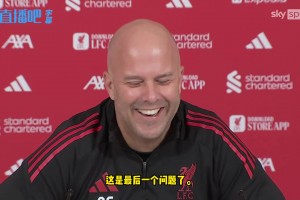 记者不断追问是否收到萨拉赫道歉，斯洛特直接被整笑了