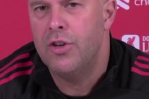 斯洛特解释被水晶宫淘汰后“庆幸”：没啥人可用，周二还踢阿森纳